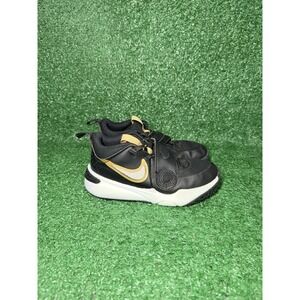 Nike‎ Team Hustle D 11 Toddler Kid Size 13.5C Black Gold Casual Walking Sneakers